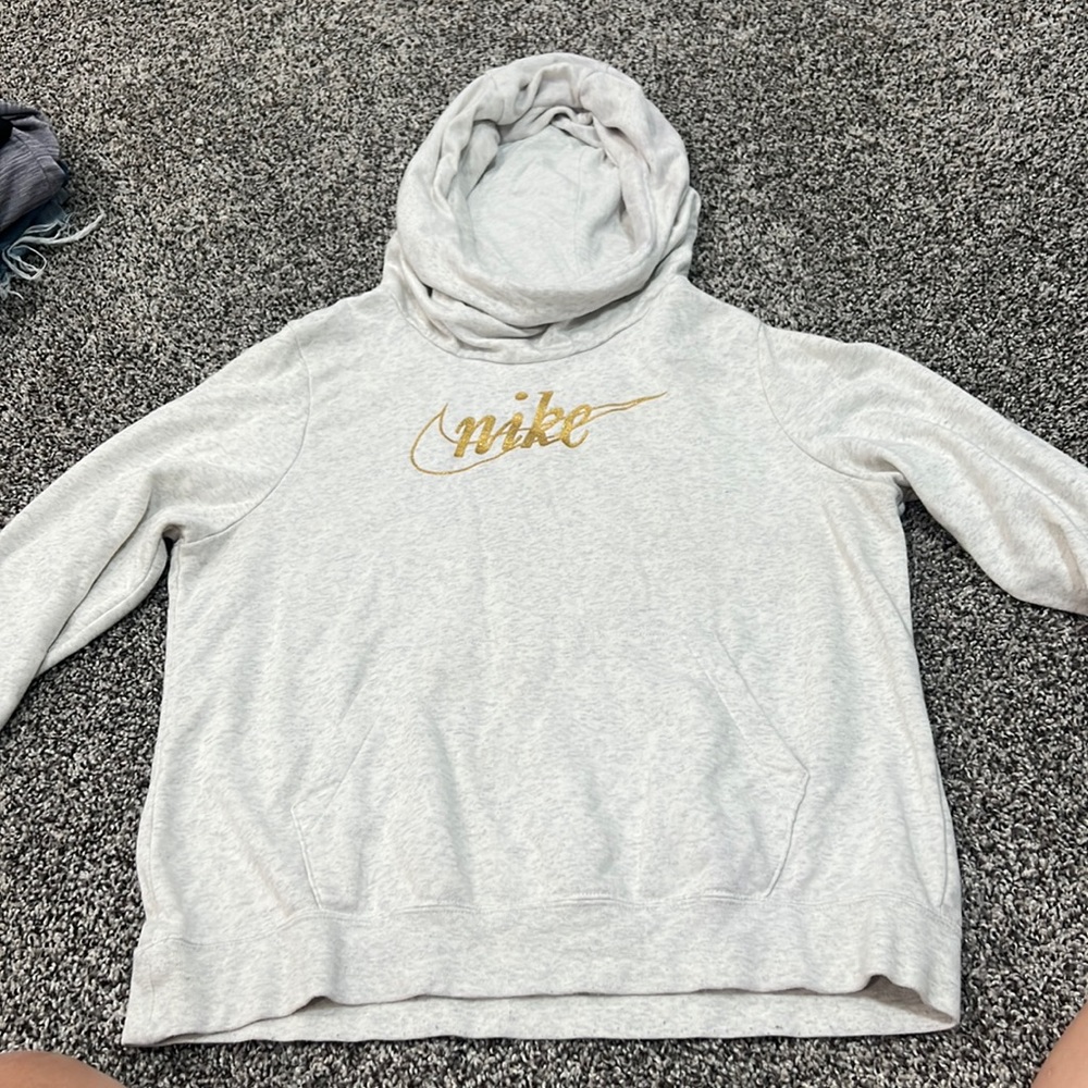 White nike sweatshirt